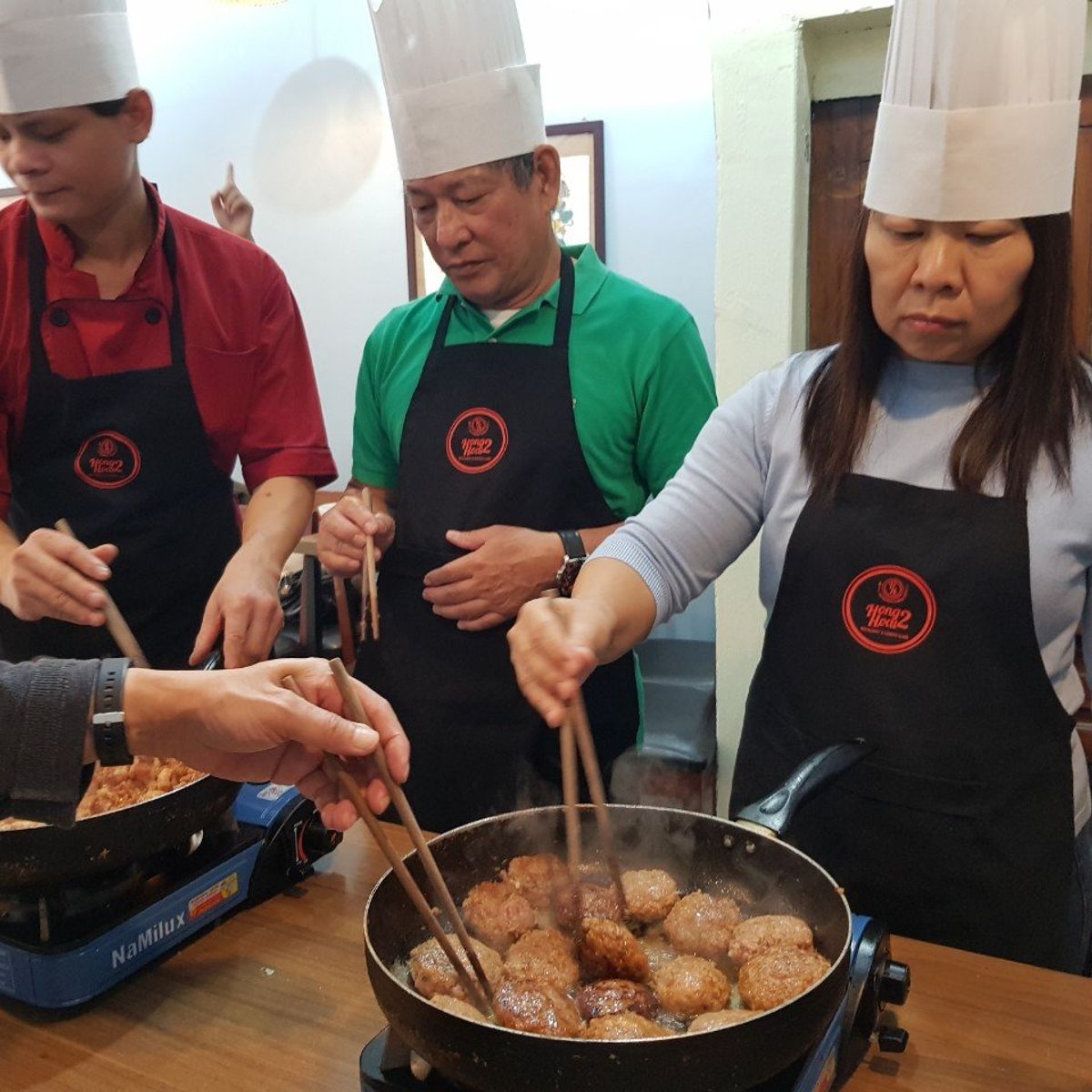 Hoang's Cooking Class with Local Market Tour
