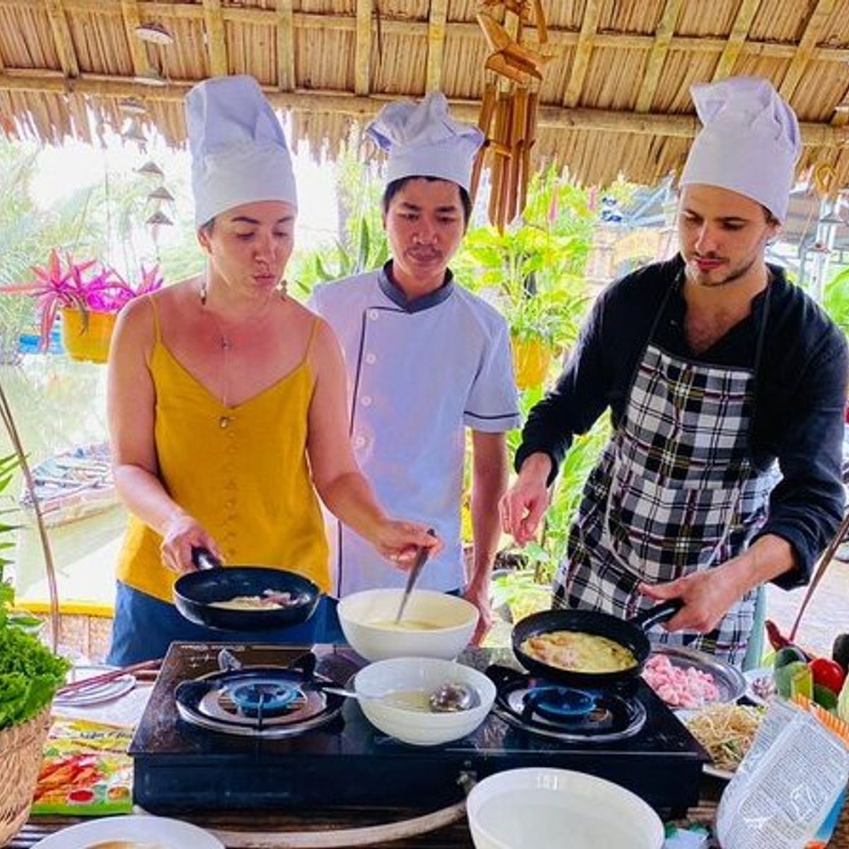 Local Market, Basket Boat and Lantern-Making Experience with Culinary Class in Hoi An