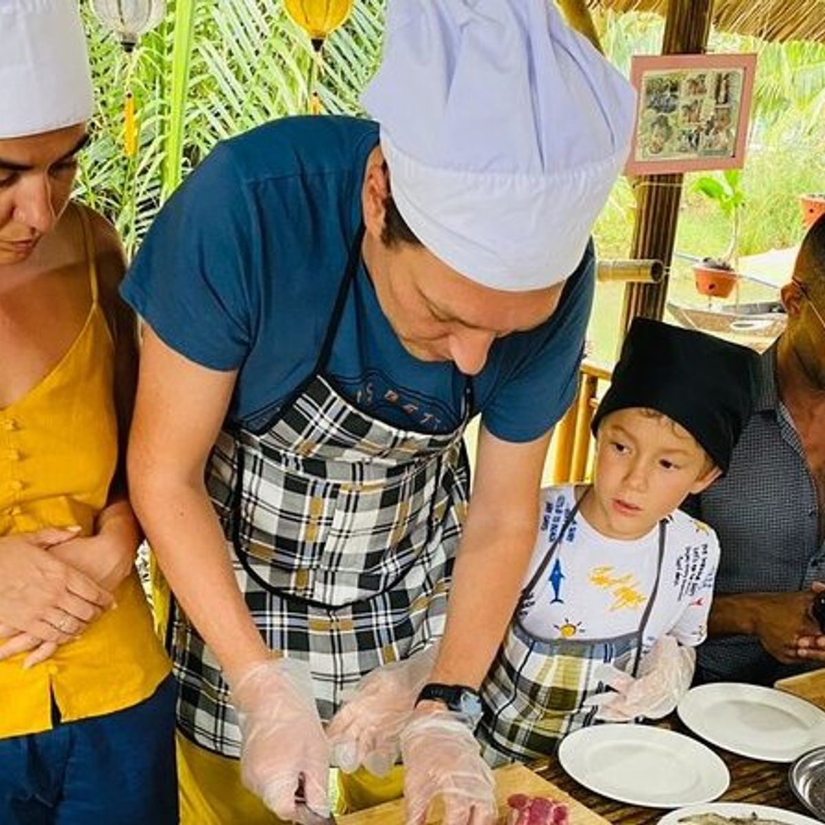 Local Market, Basket Boat and Lantern-Making Experience with Culinary Class in Hoi An
