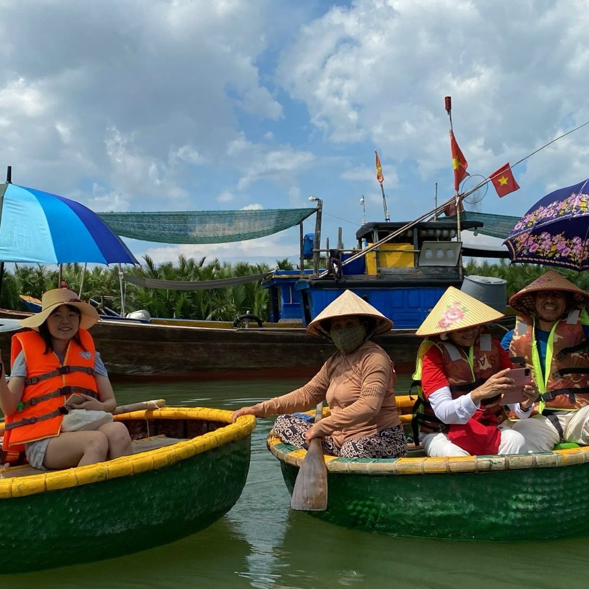 Vietnamese Countryside Experience: Market Tour, Basket Boat Ride, and Cooking Class