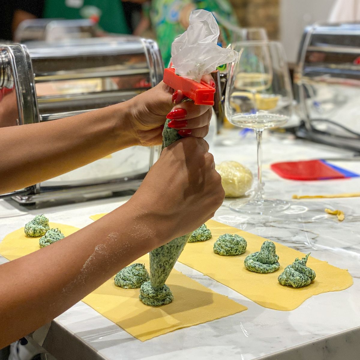 Hausgemachte Pasta & Tiramisu-Kurs mit unbegrenztem Wein vom Colosseum