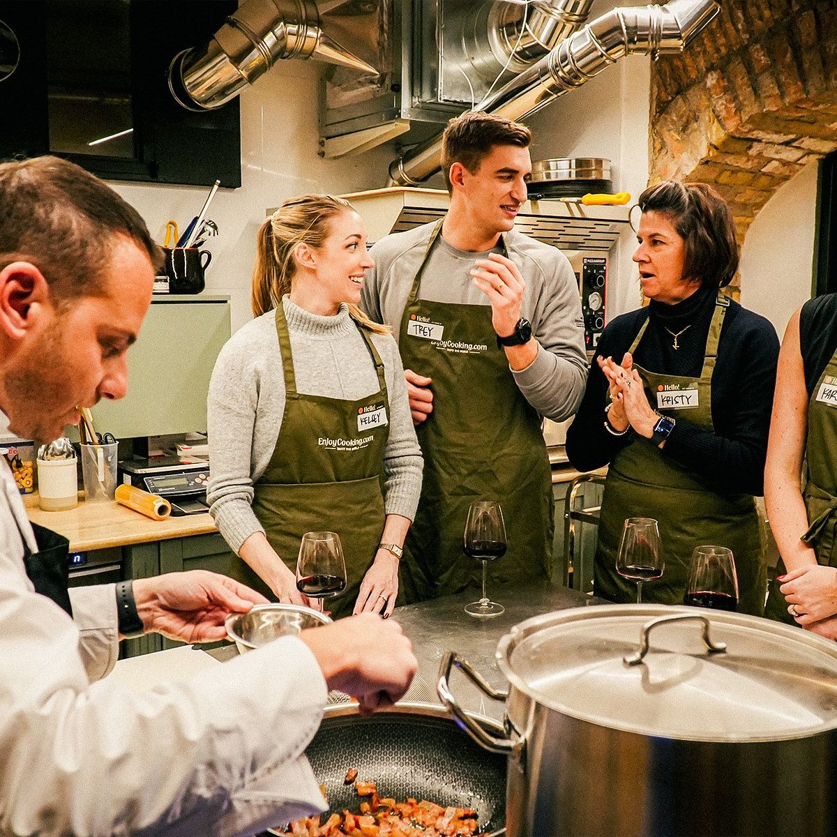 Hausgemachte Pasta & Tiramisu-Kurs mit unbegrenztem Wein vom Colosseum