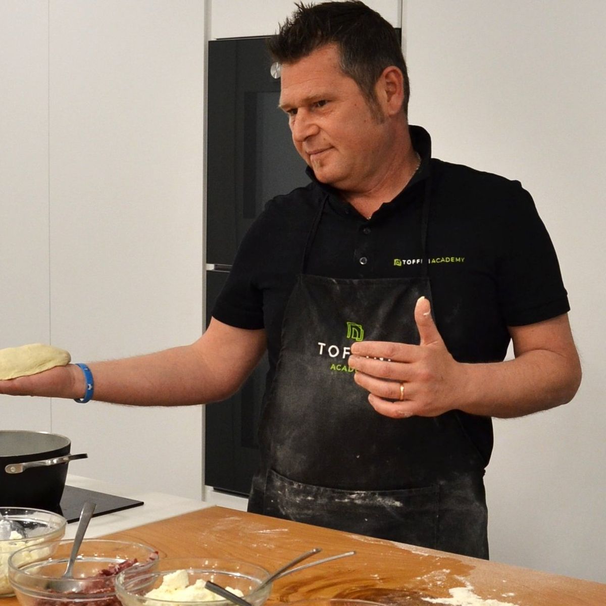 Hands-On Pizza Class in Naples: Margherita, Fried Calzone & More