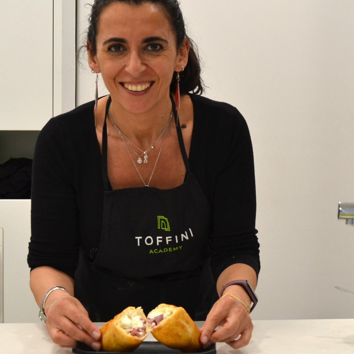 Hands-On Pizza Class in Naples: Margherita, Fried Calzone & More