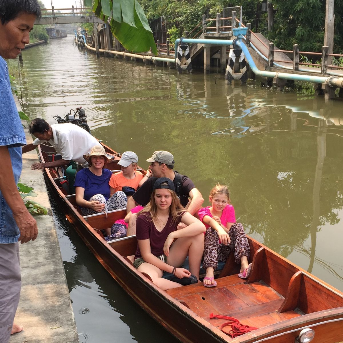 Une nuit dans une maison traditionnelle thaïlandaise avec cours de cuisine, croisière sur les canaux et découverte du...