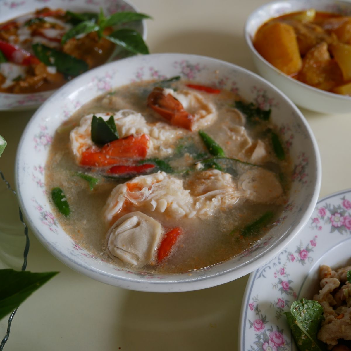 Cours de cuisine thaïlandaise ludique de 2 jours/1 nuit dans une cuisine familiale et excursion en bateau inclus