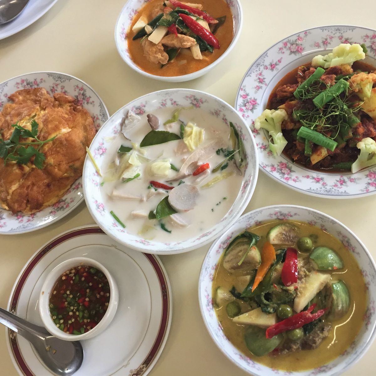 Cours de cuisine thaïlandaise familiale de 3 jours près de Bangkok avec chambre confortable et excursion en bateau