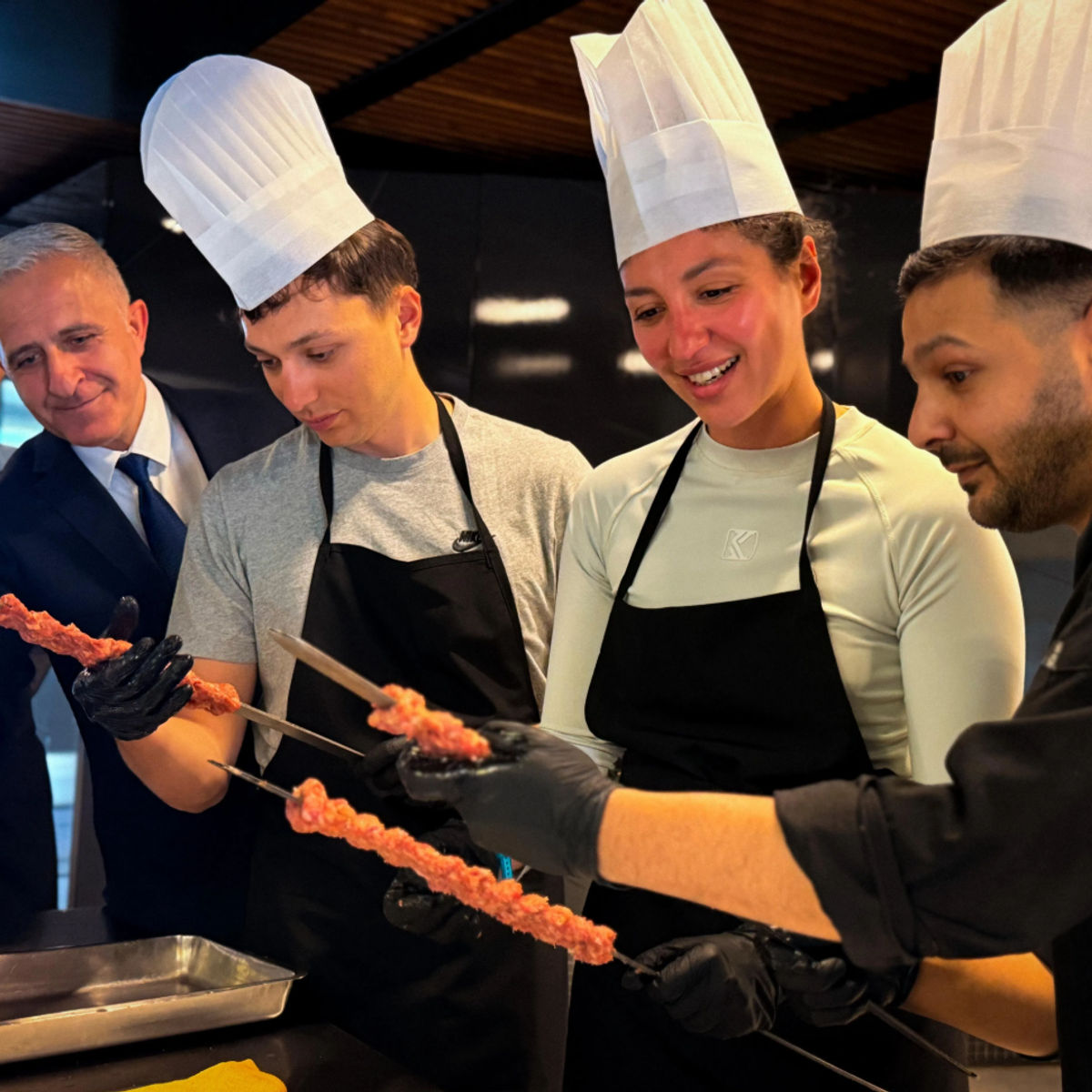 Istanbul: Traditional Turkish Pizza & Kebab Cooking Experience