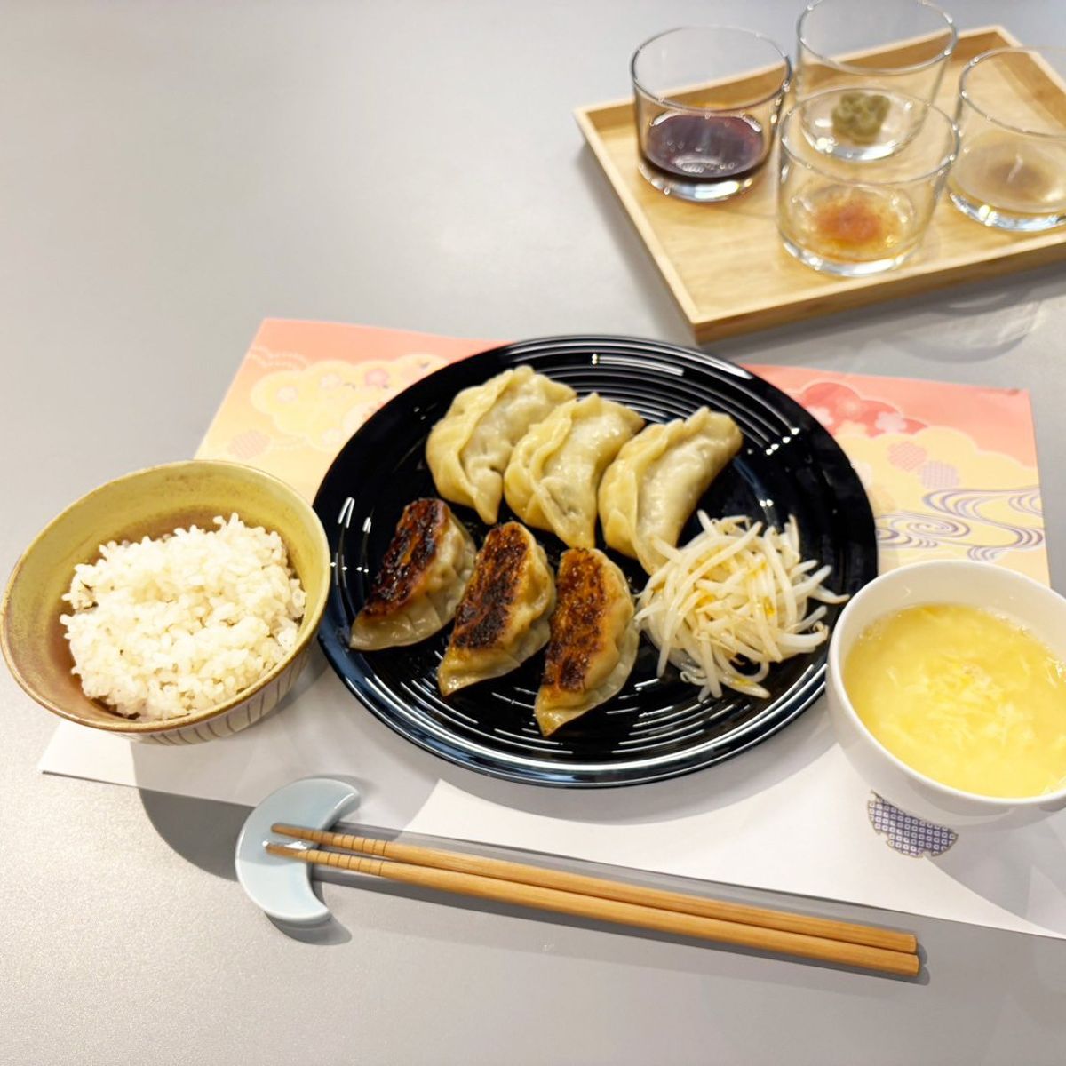 Japanischer Gyoza-Kochkurs & Markttour in Tokio