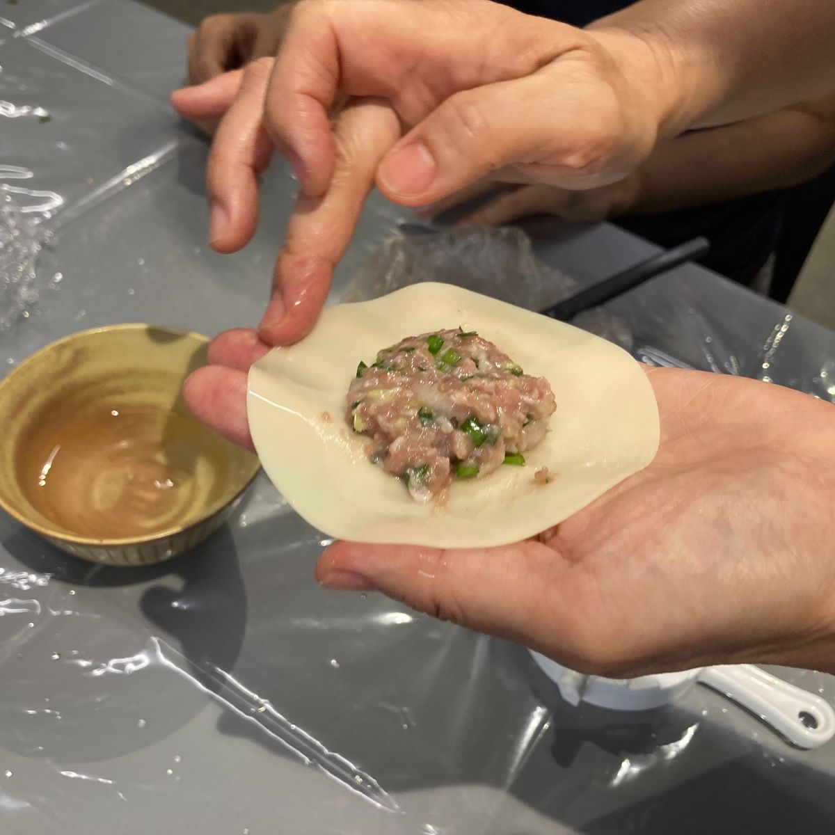 Japanischer Gyoza-Kochkurs & Markttour in Tokio