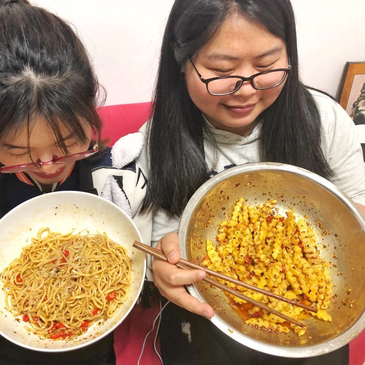 Learn Cold Noodle And Wolf-Tooth Potato At Local House