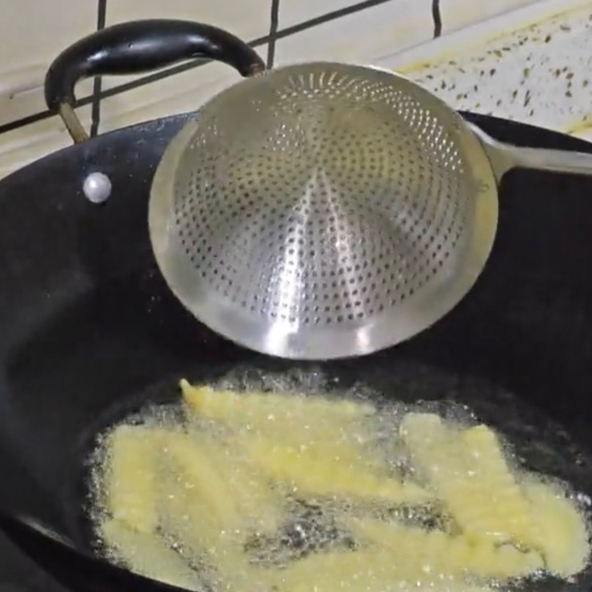 Learn Cold Noodle And Wolf-Tooth Potato At Local House