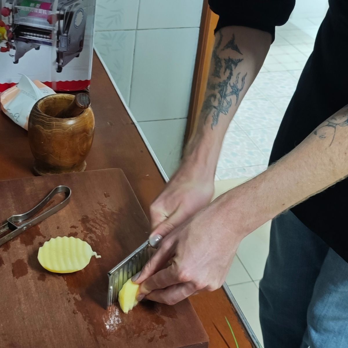Learn Cold Noodle And Wolf-Tooth Potato At Local House