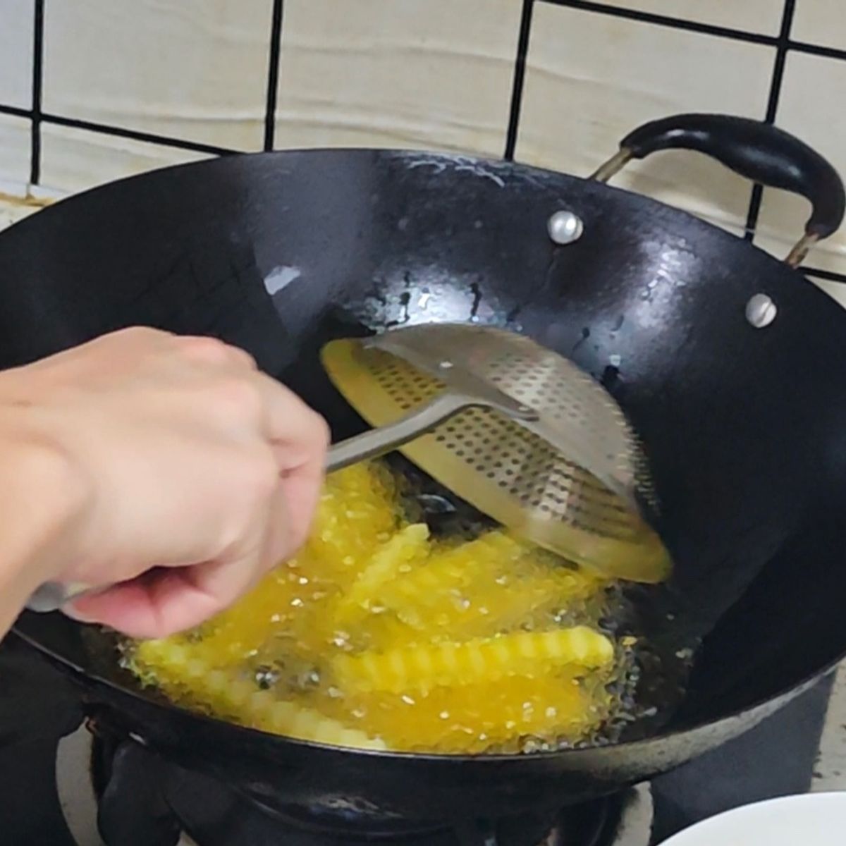 Learn Cold Noodle And Wolf-Tooth Potato At Local House