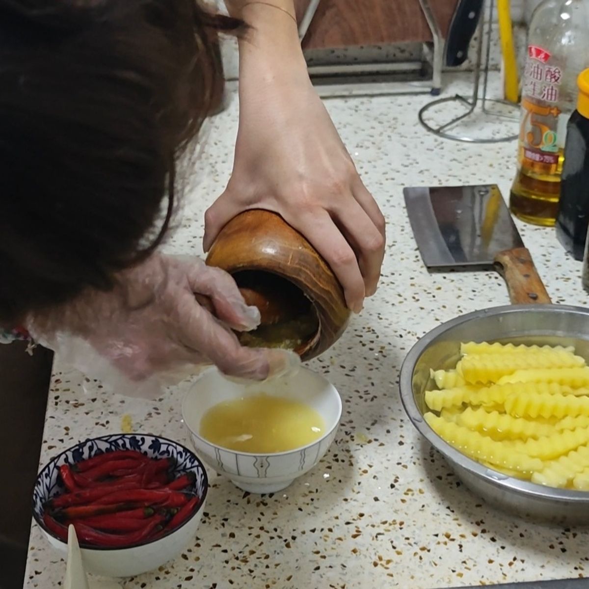Learn Cold Noodle And Wolf-Tooth Potato At Local House