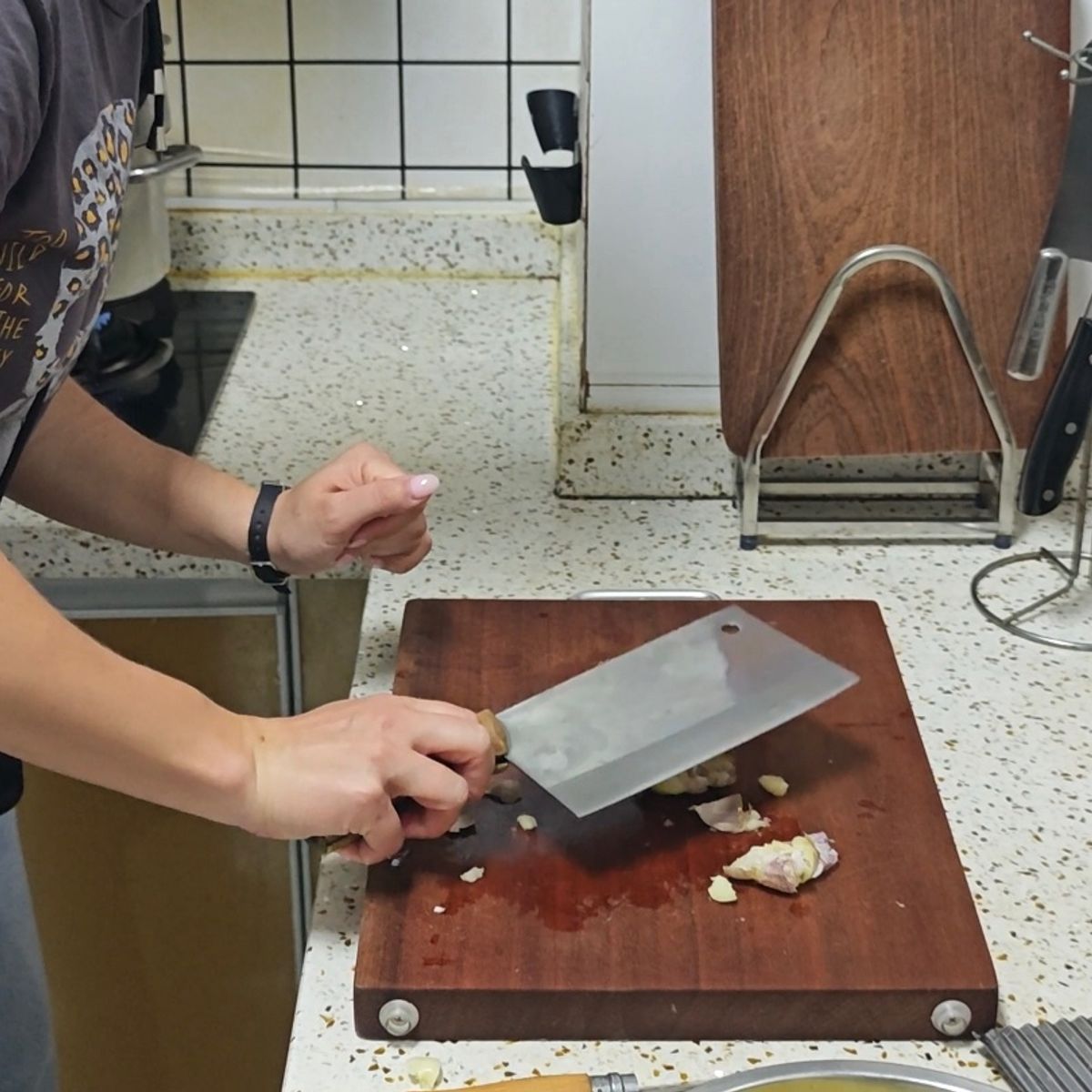 Learn Cold Noodle And Wolf-Tooth Potato At Local House