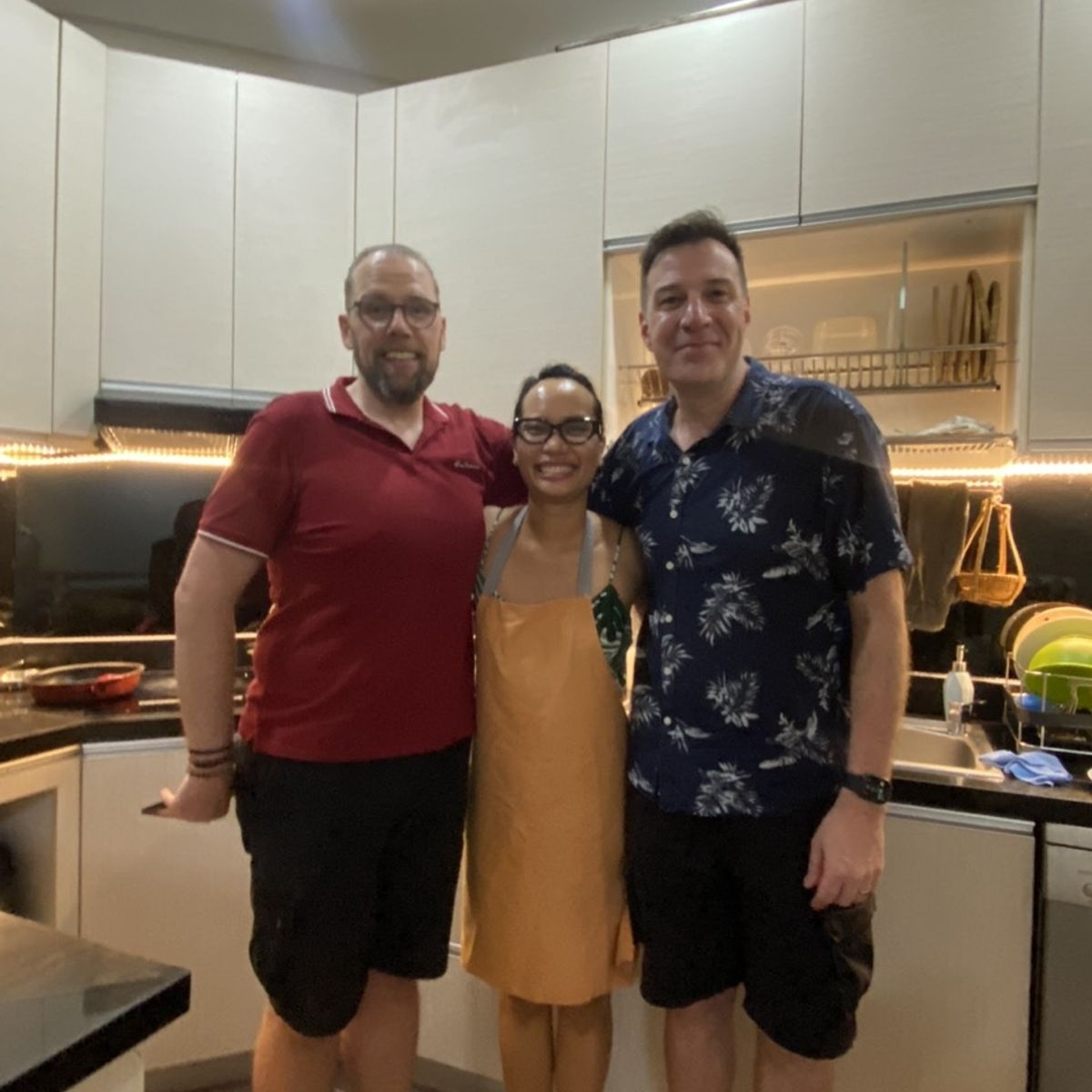 Apprenez à cuisiner des plats vietnamiens et dînez avec les locaux.