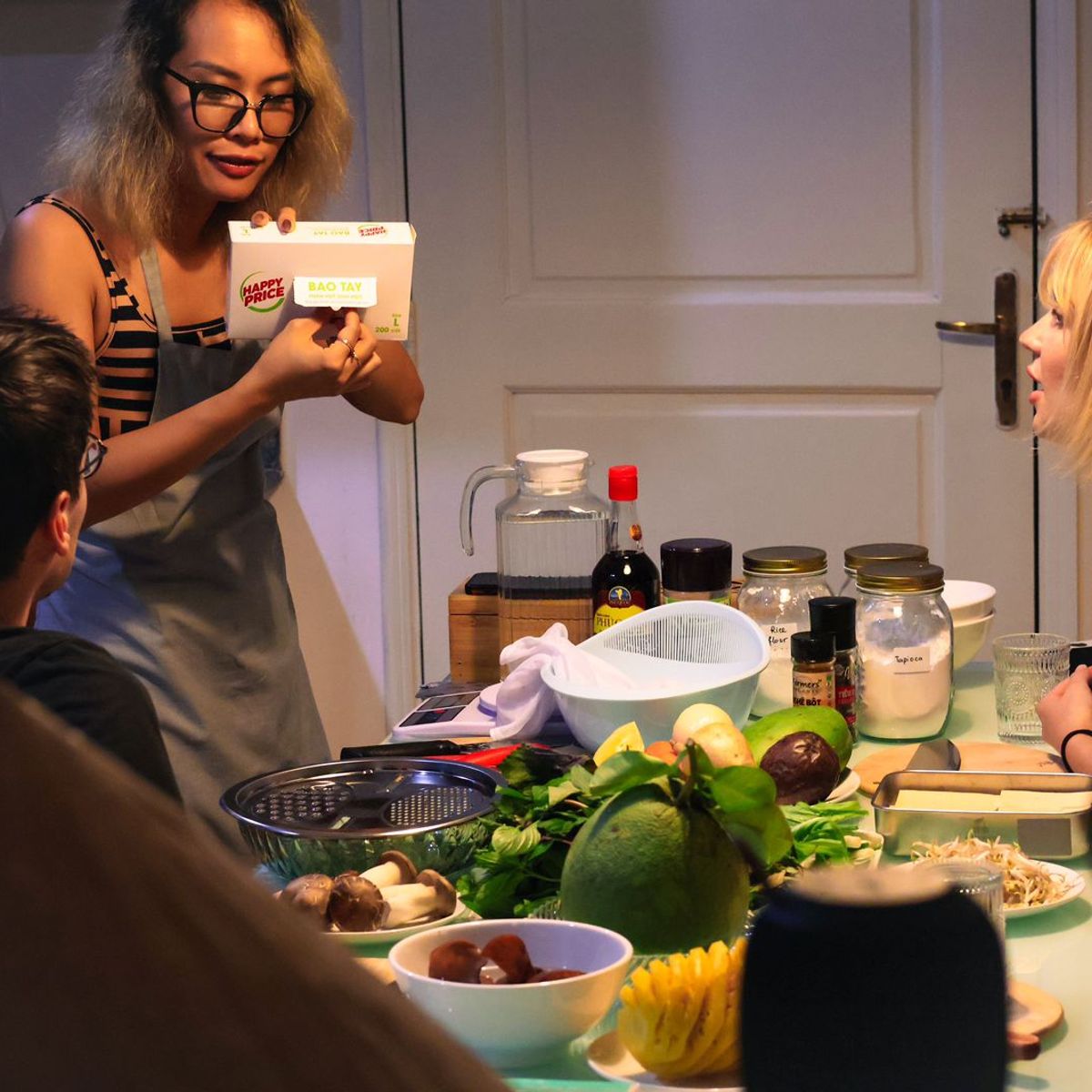 Apprenez à cuisiner des plats vietnamiens et dînez avec les locaux.