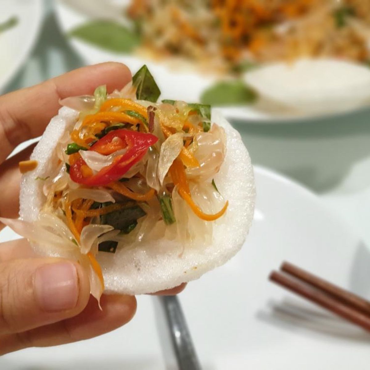 Apprenez à cuisiner des plats vietnamiens et dînez avec les locaux.