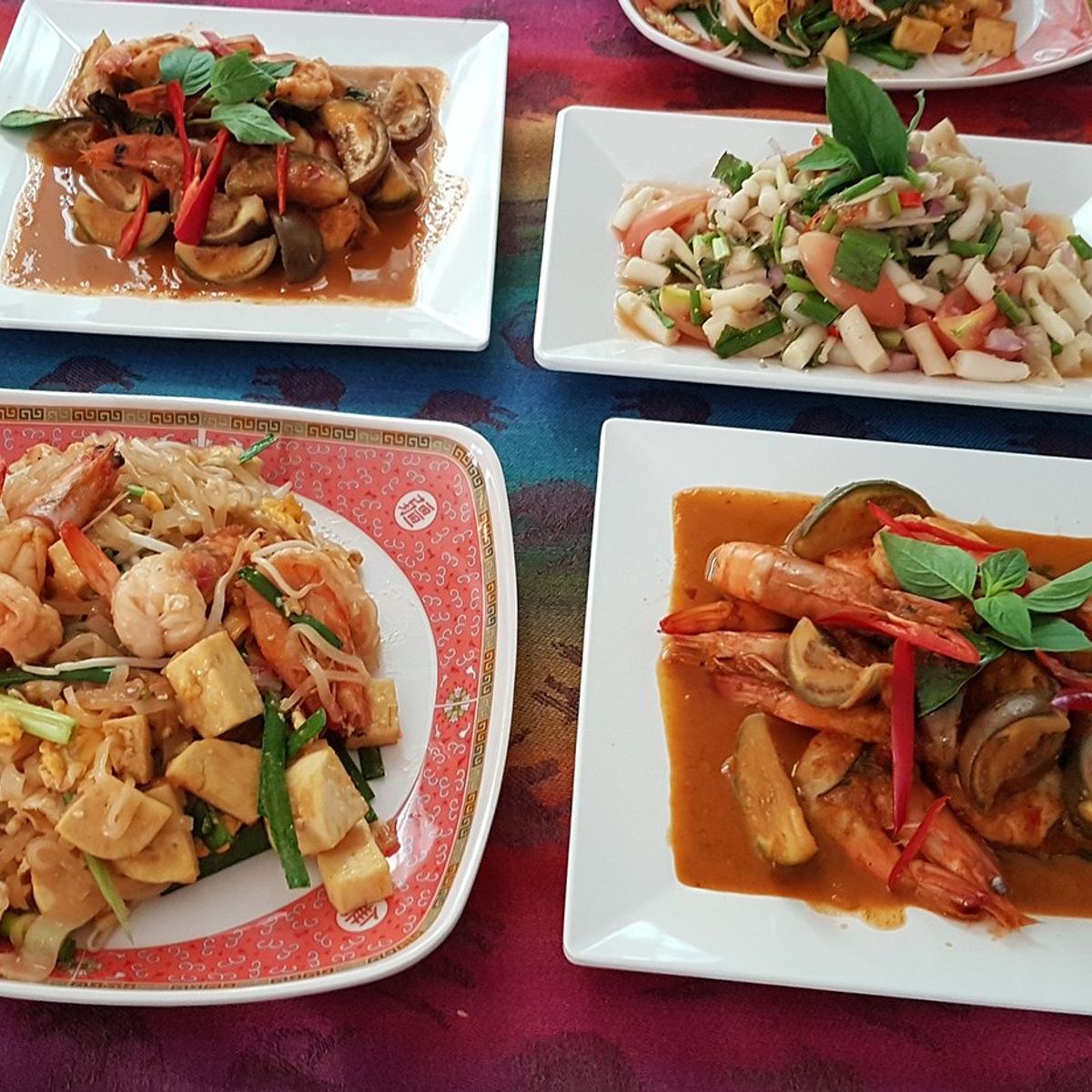 Choose Your Own Favorite Thai Dish Hands-on Authentic Thai Cooking Class with Local Market Tour