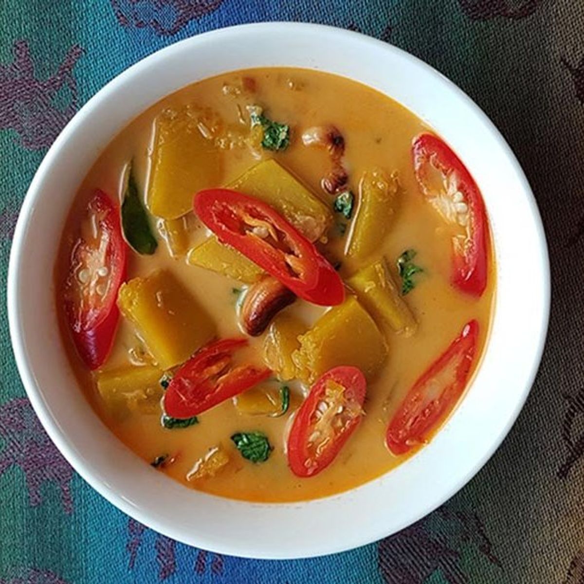 Choose Your Own Favorite Thai Dish Hands-on Authentic Thai Cooking Class with Local Market Tour