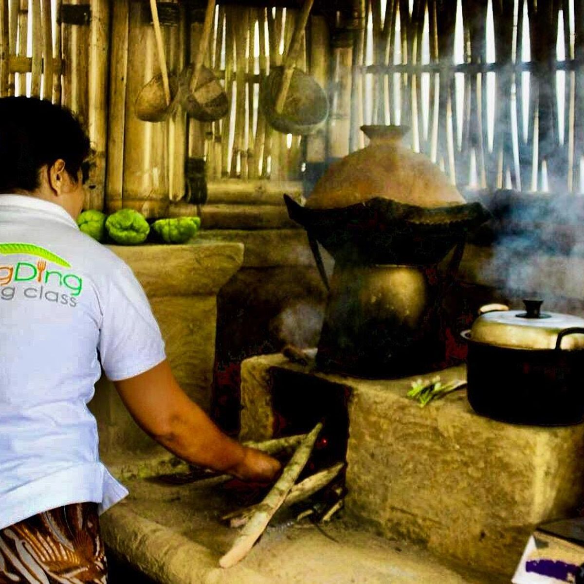 Exclusive Authentic Balinese Cooking in a Balinese Family Home