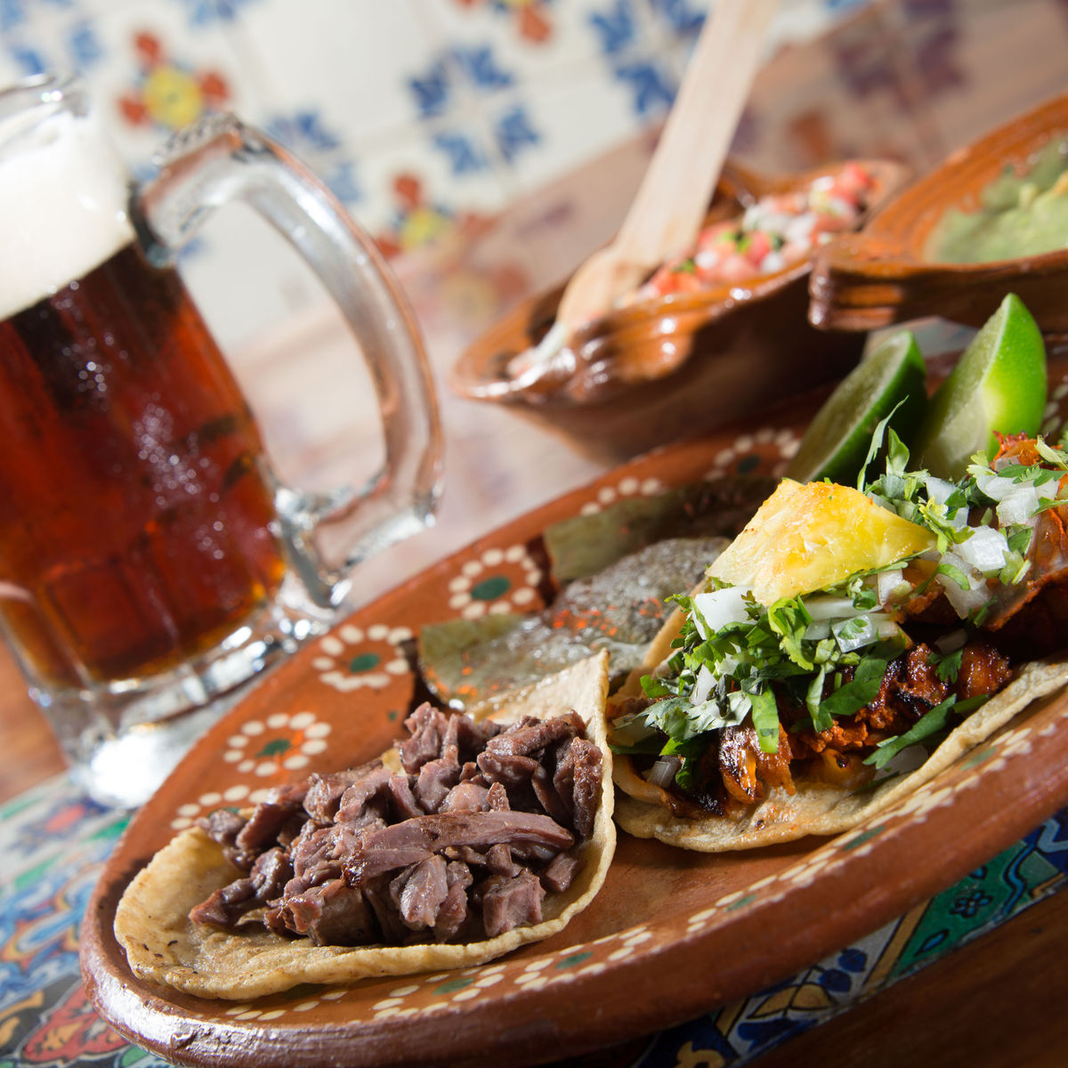 Circuit tacos et bières à Cancún avec spectacle de mariachis et visite du marché nocturne