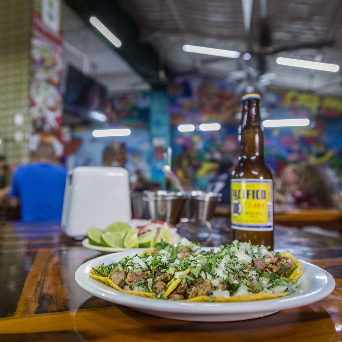 Circuit tacos et bières à Cancún avec spectacle de mariachis et visite du marché nocturne