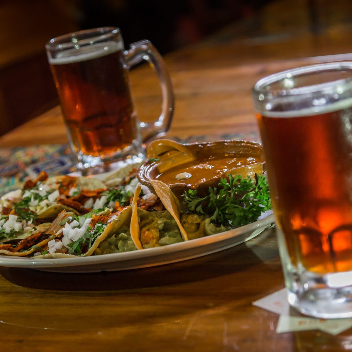 Circuit tacos et bières à Cancún avec spectacle de mariachis et visite du marché nocturne