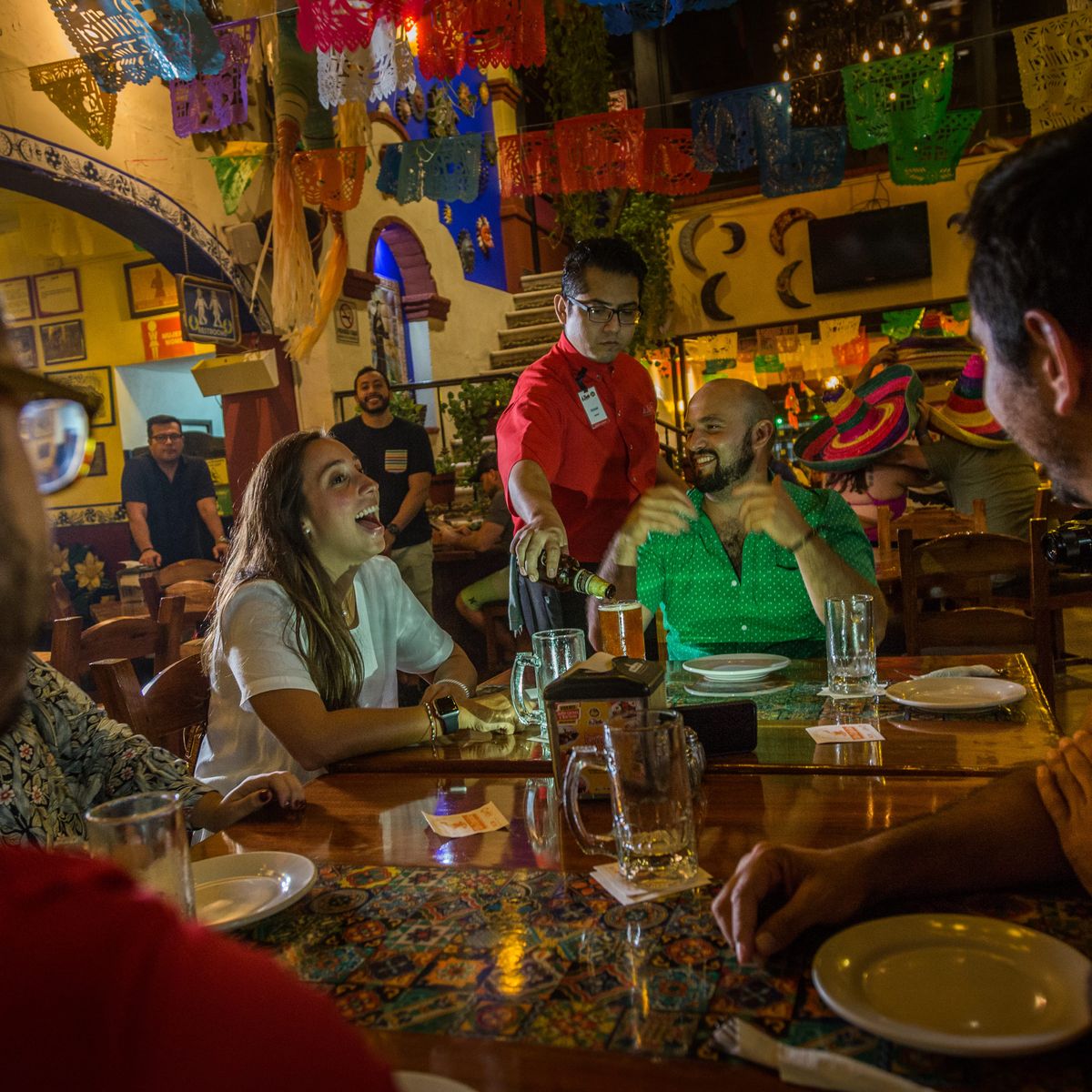 Circuit tacos et bières à Cancún avec spectacle de mariachis et visite du marché nocturne