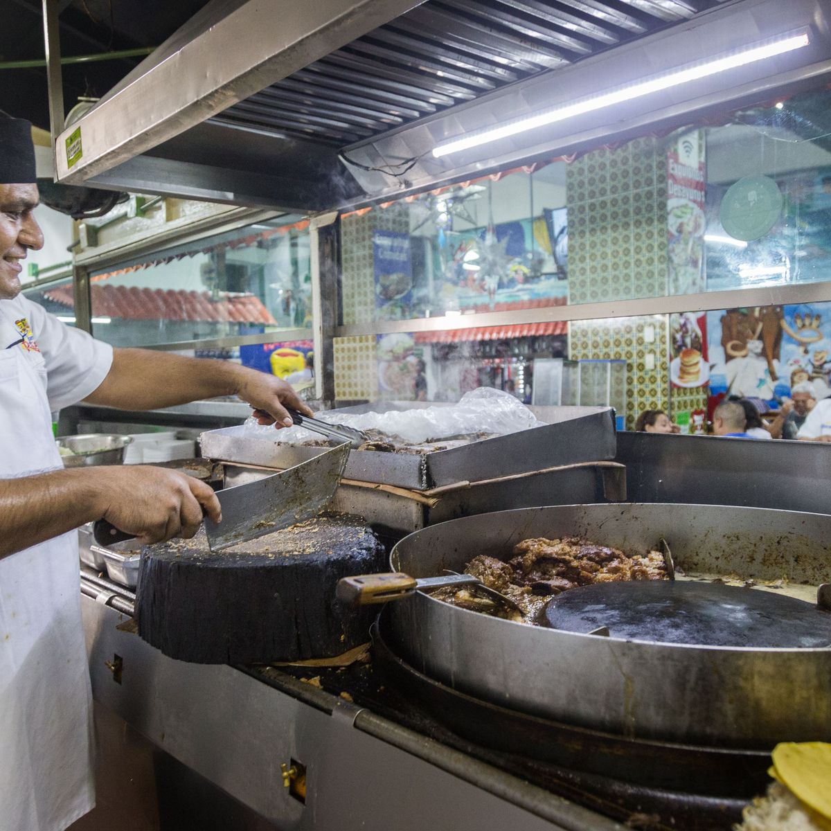 Circuit tacos et bières à Cancún avec spectacle de mariachis et visite du marché nocturne