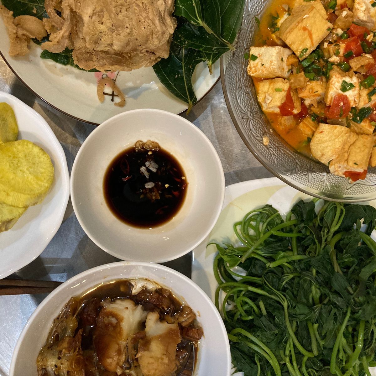 From Local Wet Market to Traditional Homestay Meal