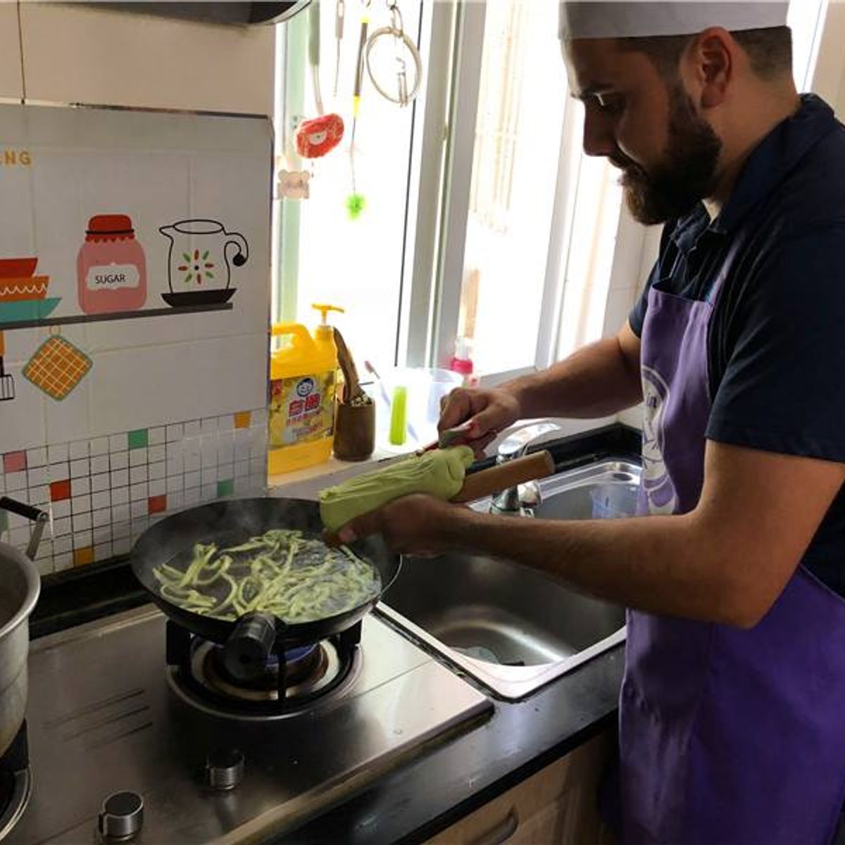 Hand-Pulled Noodles or Three-Colored Soup Dumplings Class with Wet Market Tour
