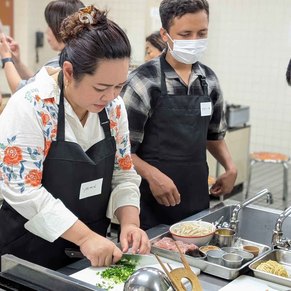 Maak authentieke miso ramen met verse groenten.