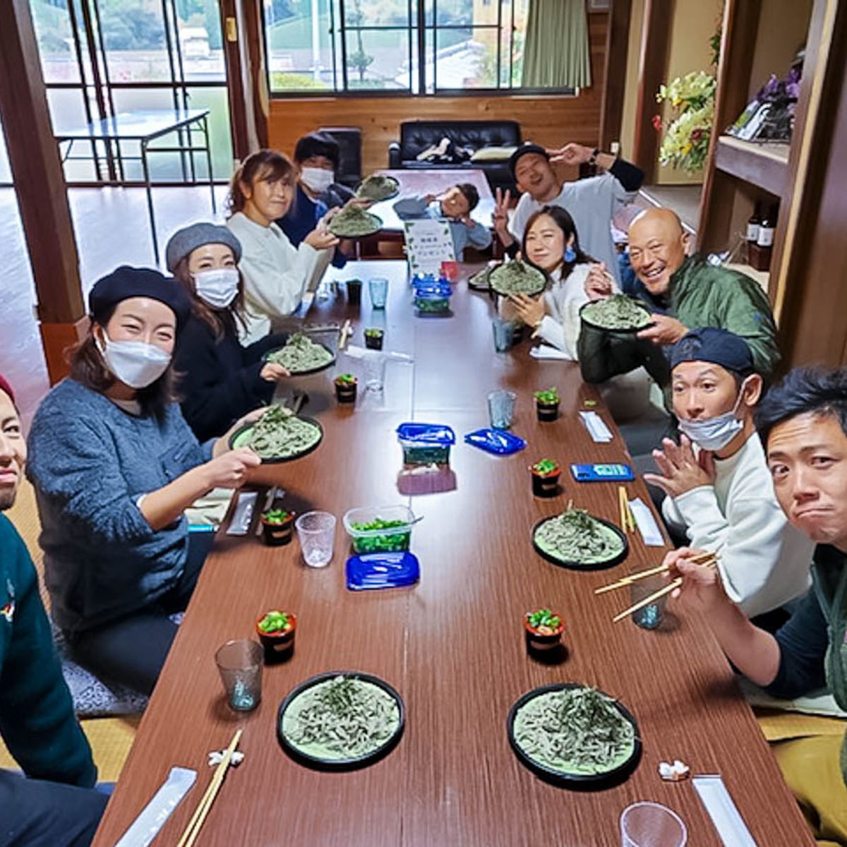 Préparation d'authentiques Cha Soba au Sencha à Kyoto