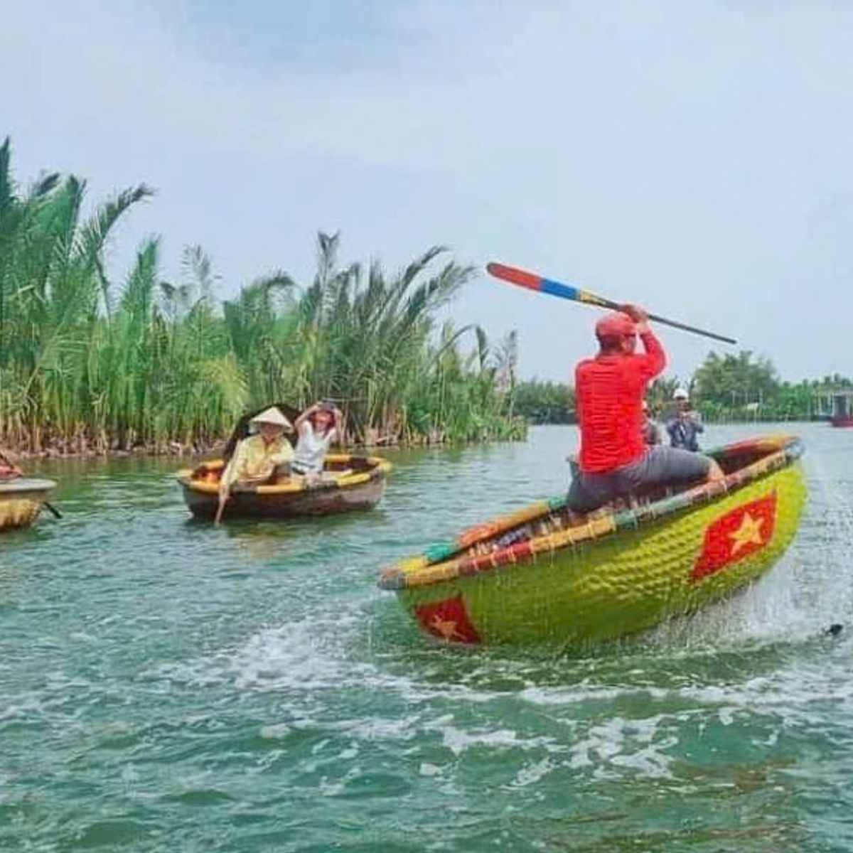 Markterkundung, Korbbootfahrt und kulinarisches Abenteuer im Dorf Cam Thanh