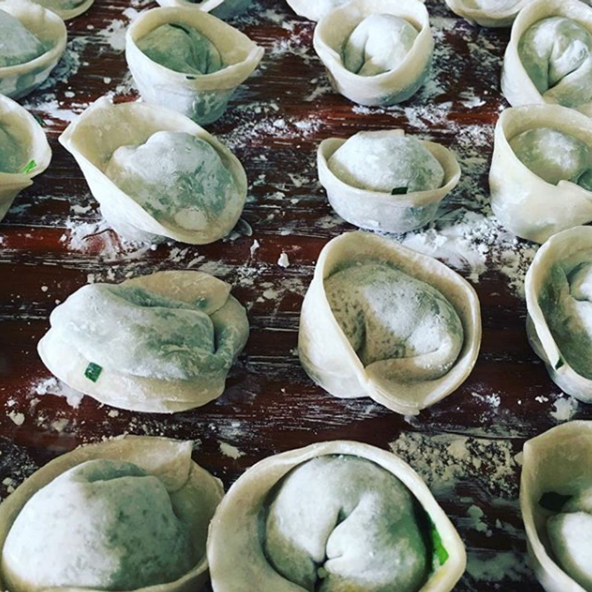 Du marché à la cuisine : cours de fabrication de raviolis bio et visite du marché (option végétarienne possible)