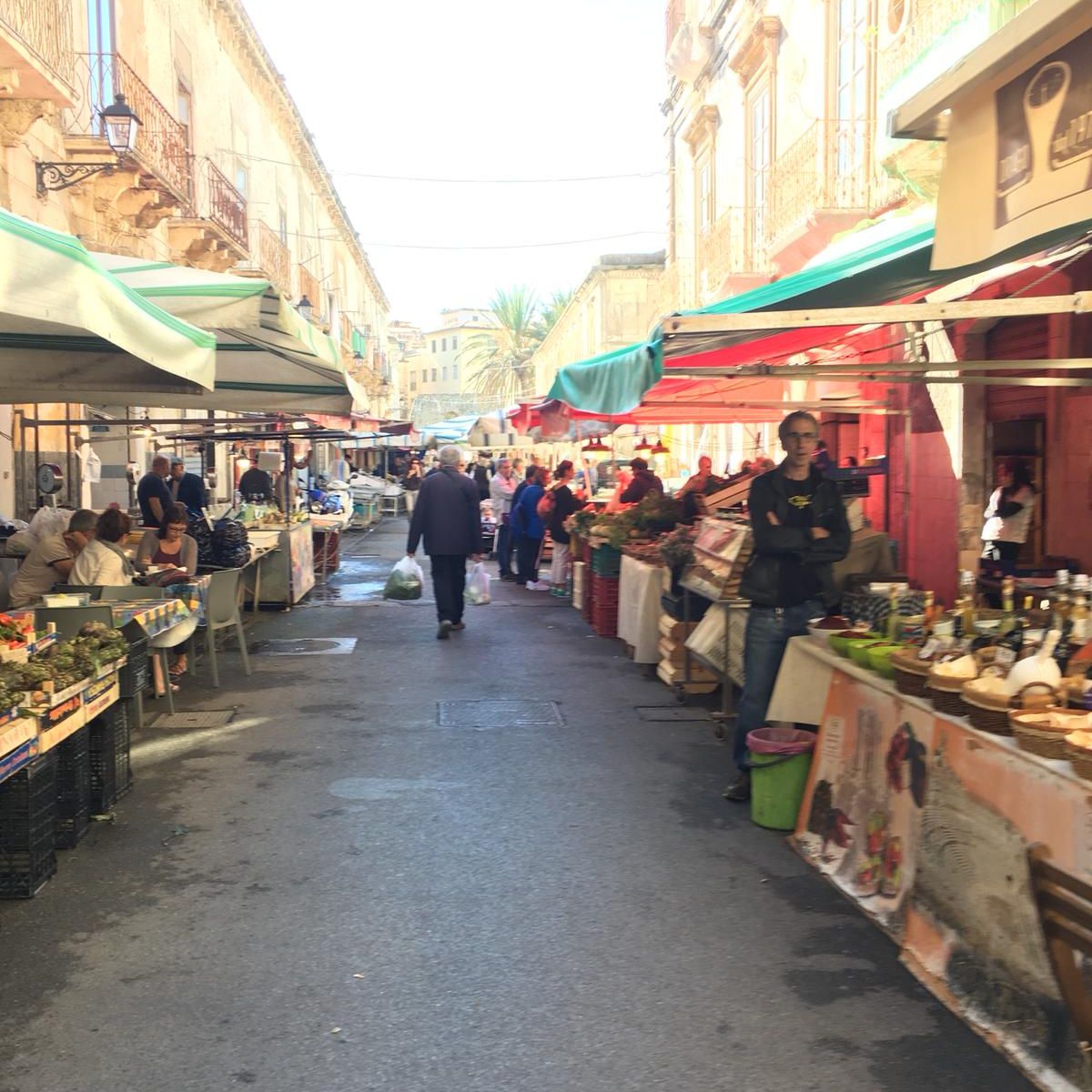 Market Tour & Street Food in Ortigia's Island