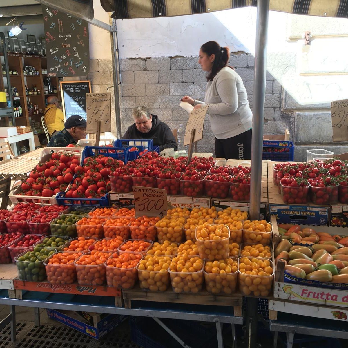 Market Tour & Street Food in Ortigia's Island