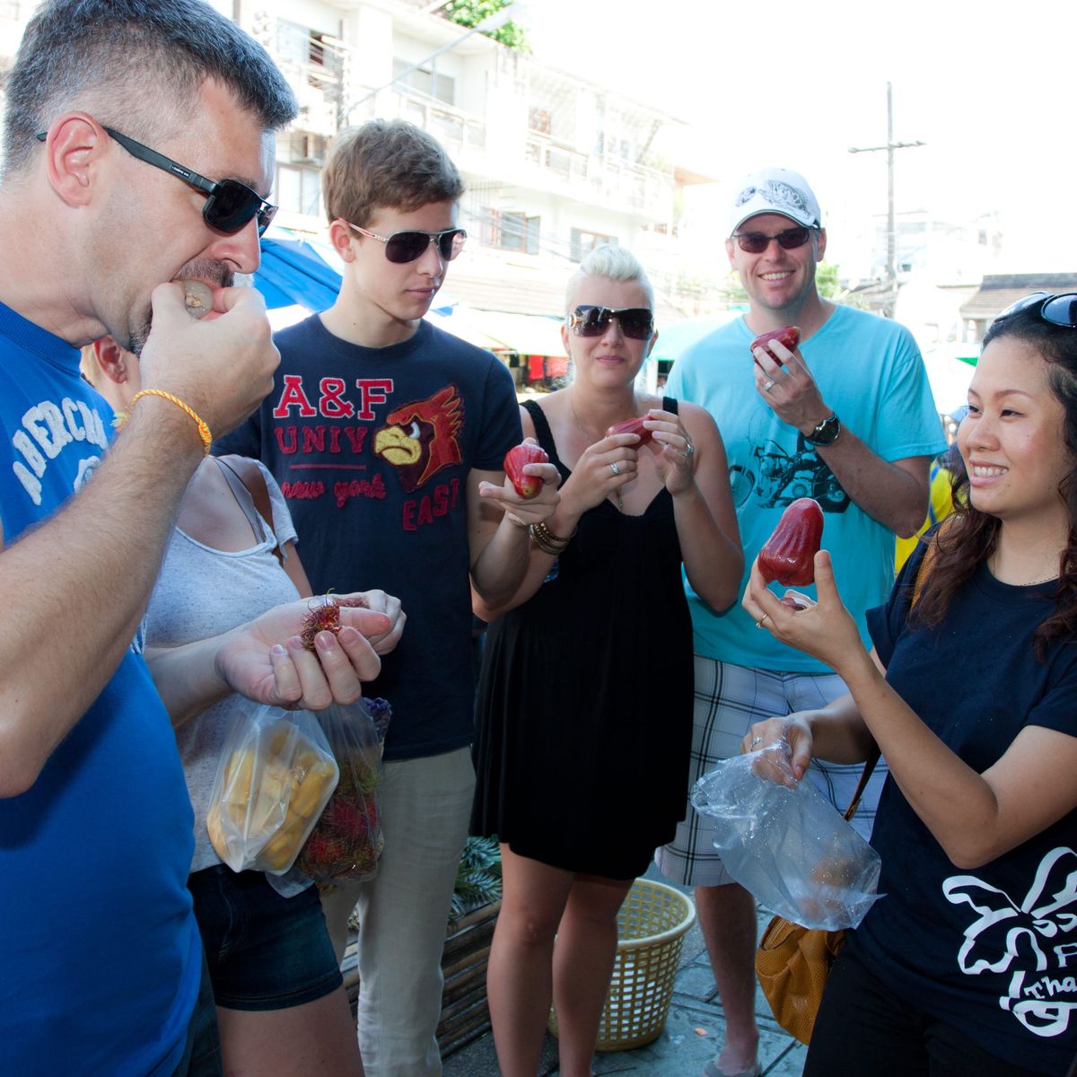 Seaside Cooking Class with Market Tour + Curry Pastes