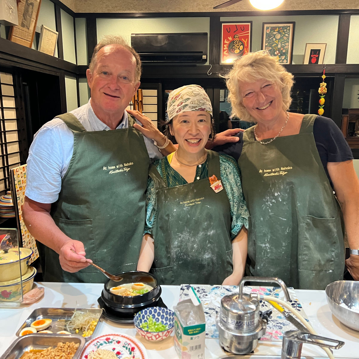 Lerne, Tokios legendäres Ramen von Grund auf selbst zuzubereiten – inklusive Brühe