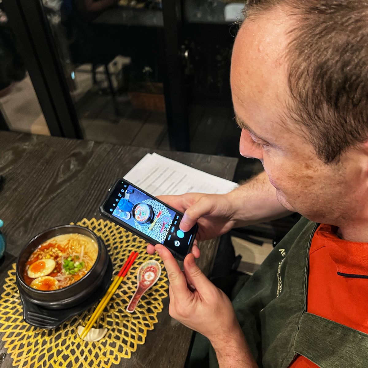 Lerne, Tokios legendäres Ramen von Grund auf selbst zuzubereiten – inklusive Brühe