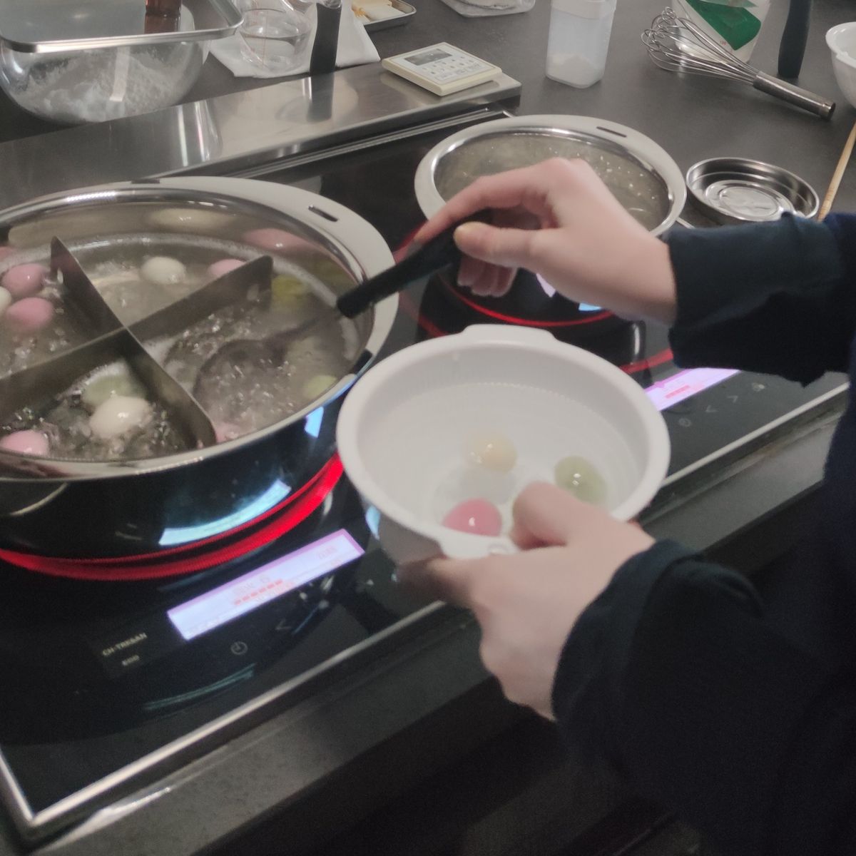 Traditional Japanese Mochi Making Class in Local Tokyo Home