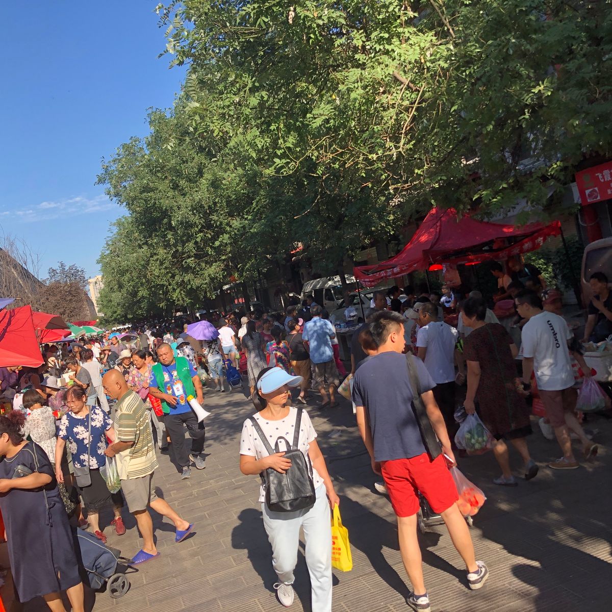 Breakfast Street Food & Market Tour with Tai Chi