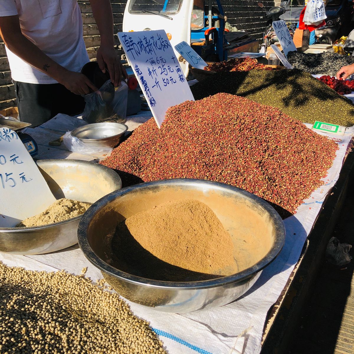 Breakfast Street Food & Market Tour with Tai Chi