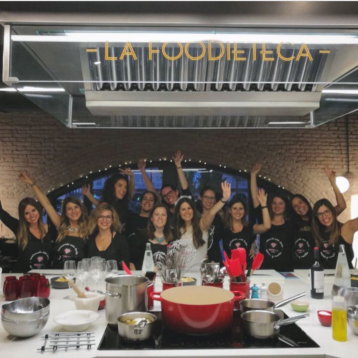 Spanischer Premium-Kochkurs im Designer-Loft: Paella & Tapas