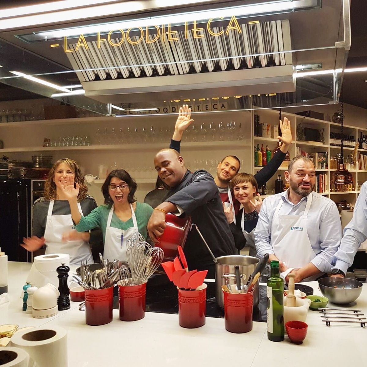 Spanischer Premium-Kochkurs im Designer-Loft: Paella & Tapas