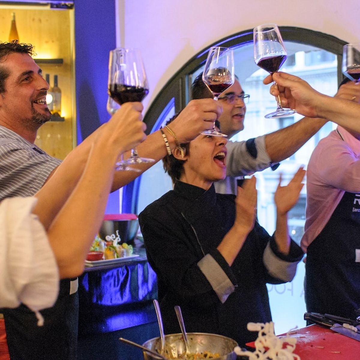Spanischer Premium-Kochkurs im Designer-Loft: Paella & Tapas