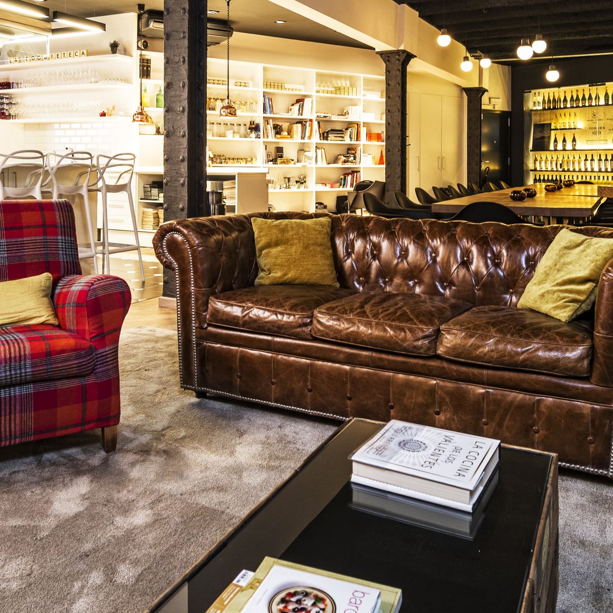 Spanischer Premium-Kochkurs im Designer-Loft: Paella & Tapas