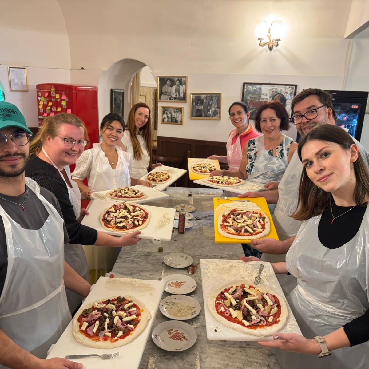 Naples : Fabrication de pizzas et de tiramisu avec du vin à volonté